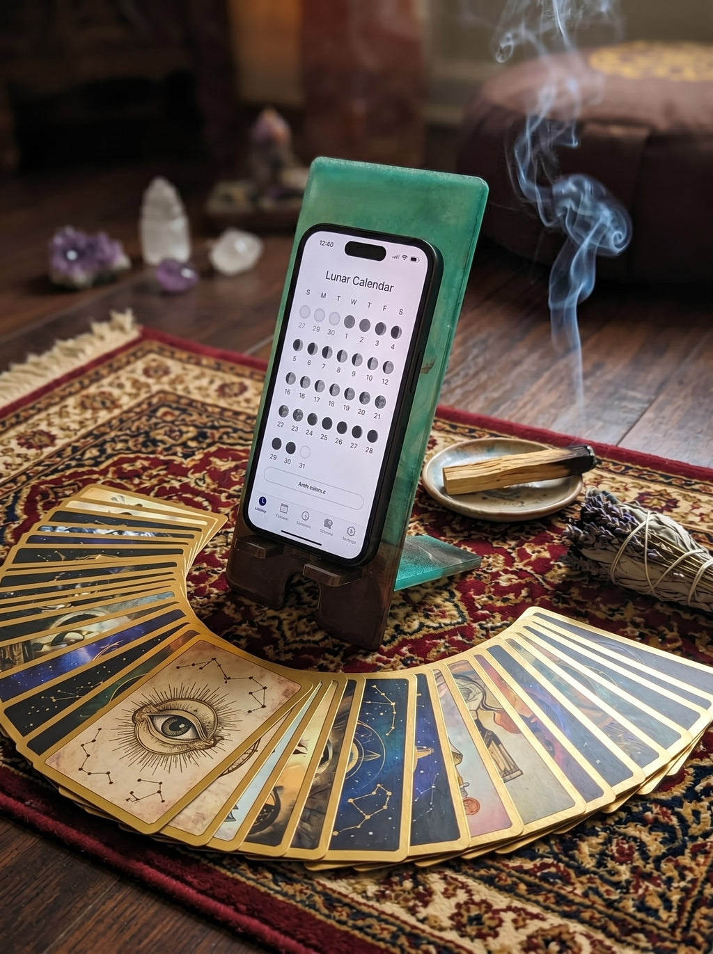 WickToria resin phone stand — close-up of resin texture and embedded personal photo, ConelAlma ESP